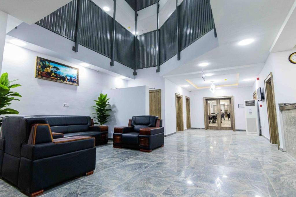 Crownsville Hotel - Airport Road Port Harcourt Buitenkant foto